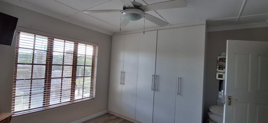 4 Bedroom Property for Sale in Sunrise On Sea Eastern Cape